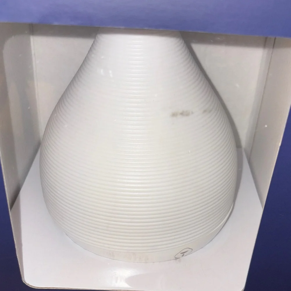 Trap White Smart Ultrasonic Diffuser NIB 150 ML Capacity / App Driven